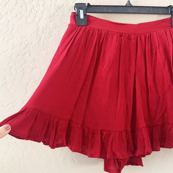 ’atiste Red Ruffle Shorts - Picture 4 of 10